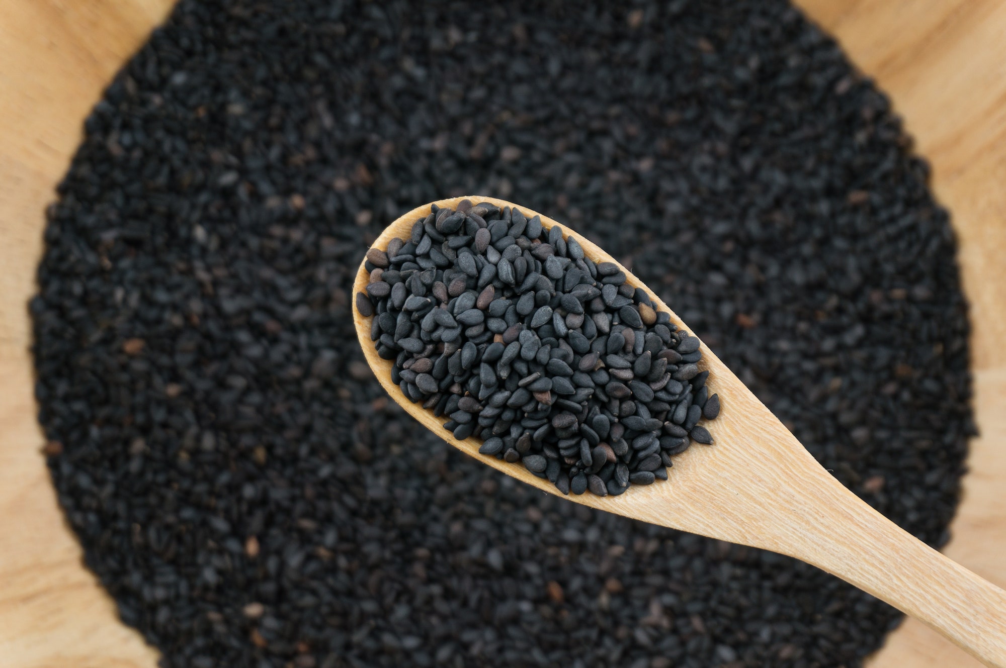 Черные семена похожие. Черный кунжут сезам. Семена черного тмина. Кунжут черный, семена. Кунжут черный, семена кунжута.